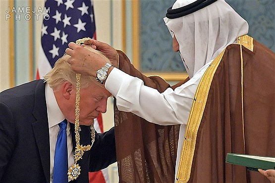 اهدا مدال طلای پادشاه عربستان به رئیس جمهور آمریکا