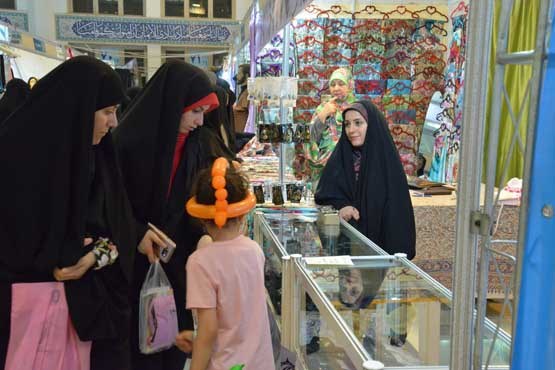 استقبال کم نظیر مردم از بخش عفاف و حجاب در نمایشگاه قرآن