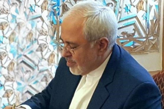 ظریف در یادداشت توئیتری: دنیا می گوید تهران متعهد است