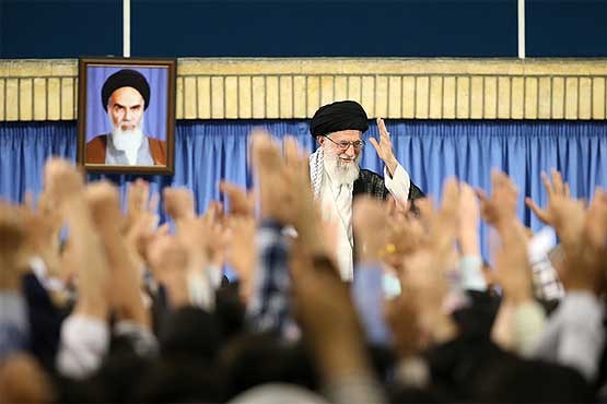 دیدار جمعی از دانشجویان با رهبر معظم انقلاب اسلامی