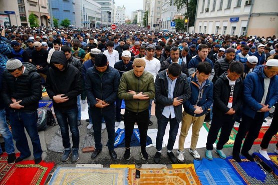 اقامه نماز عید فطر در مسکو +عکس