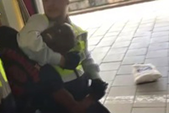 رفتار خشن نگهبانان مترو با مسافر سیاهپوست