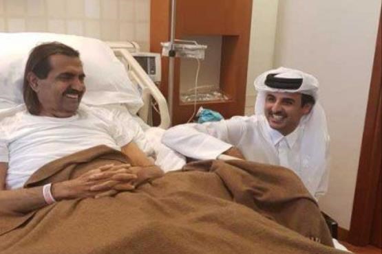عیادت امیر قطر از پدرش در بیمارستان+عکس