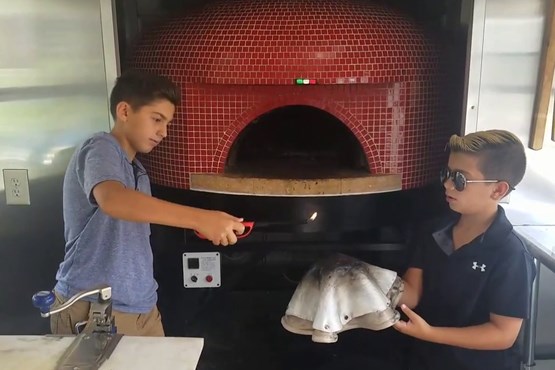 روشی خطرناک برای پخت خمیر پیتزا