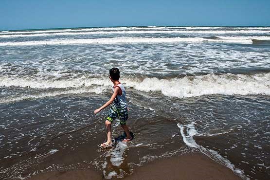 ممنوعیت دو روزه شنا در آب‌های ساحلی مازندران / نجات ۴۷۸ غریق از مرگ حتمی