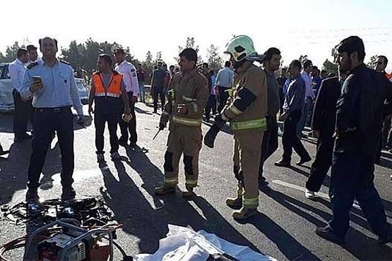 18 کشته و زخمی در تصادف دو خودرو و یک موتورسیکلت