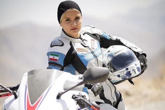 لیلا رجبی از بهناز شفیعی موتورسواری یاد می گیرد +عکس