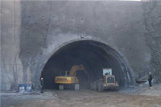 ریزش تونل گردنه چری در کوهرنگ/ کارگران زیر آوار ماندند