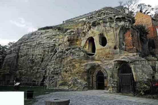 ناتینگهام، غارهای حیرت آوری که با دست حفر شده‌اند! + عکس