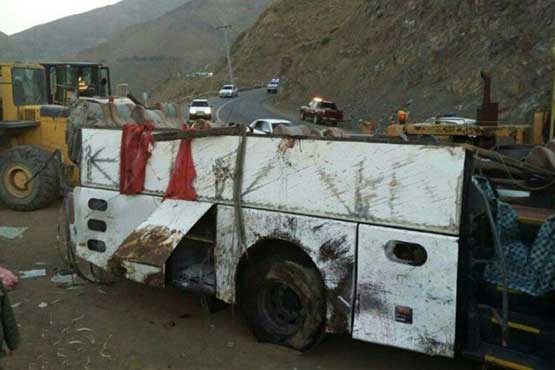واژگونی اتوبوس در محور گرمسار - آرادان/ دست کم 6 نفر کشته شدند +عکس