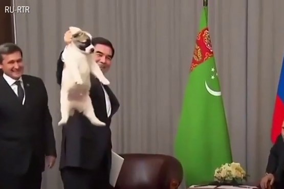 هدیه متفاوت رئیس جمهور ترکمنستان به پوتین (فیلم)