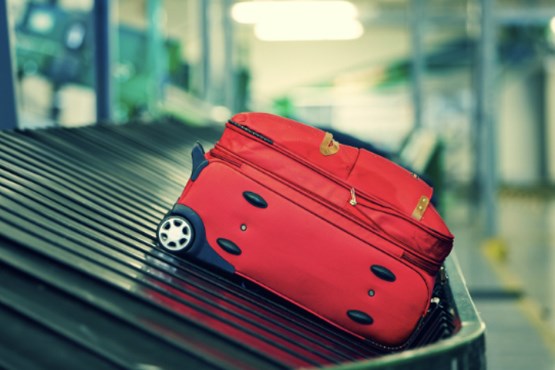 سفر چمدانها قبل از بارگیری در هواپیما