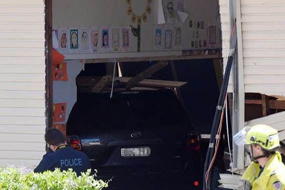 تویوتا وارد مدرسه شد؛ 21 دانش‌آموز کشته و مجروح شدند+ عکس