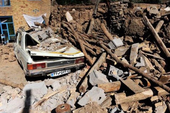 لحظه دردناک بیرون کشیدن اجساد زلزله کرمانشاه