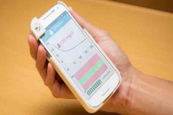 قاب محافظ جی فون (GPhone)؛ ابزاری ساده و کاربردی برای تعیین میزان قند خون با گوشی موبایل + عکس