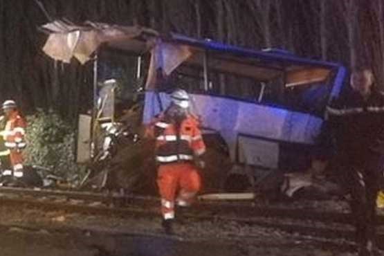مرگ ۶ دانش‌آموز در فرانسه در تصادف قطار با اتوبوس مدرسه +عکس