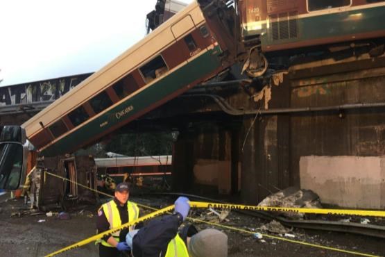 خروج قطار از ریل در واشنگتن تعدادی کشته برجای گذاشت