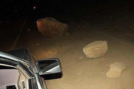 ریزش کوه در جاده طارس بر اثر زلزله امروز فیروزکوه