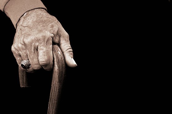 ارتباط قدرت عضلانی با عمر سالمندان
