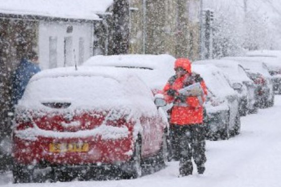 برف سنگین و یخبندان انگلیس را فلج کرد + عکس