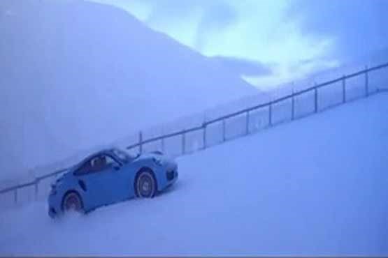 بالا رفتن خودرو از پیست اسکی