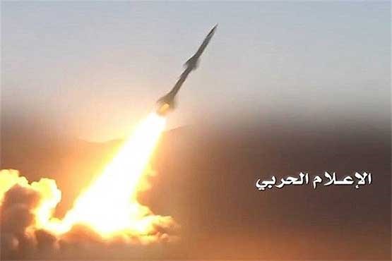 انهدام پایگاه شبه‌نظامیان سعودی در غرب یمن با شلیک موشک بالستیک