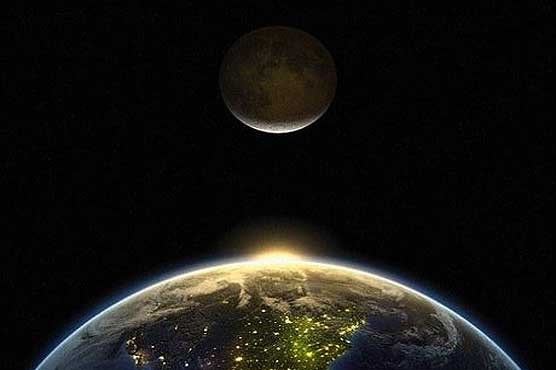 ماه به شب‌نشینی زمین‌ می‌آید