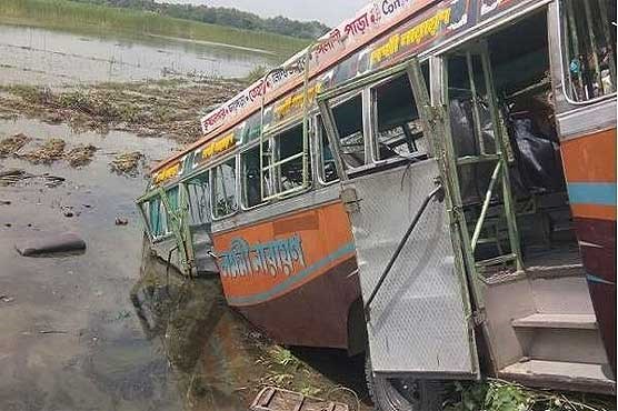 27 کشته بر اثر سقوط اتوبوس به دره ای در هند