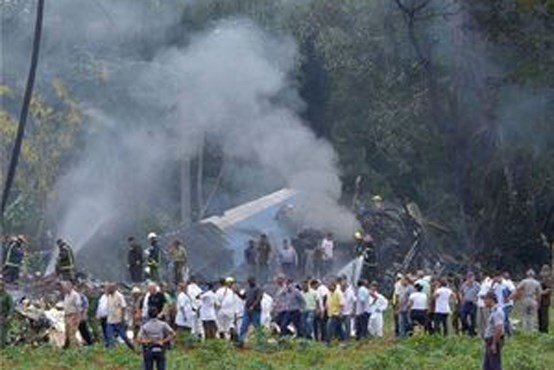 هواپیمای مسافری سقوط کرد؛ نجات معجزه‌آسای سه نفر