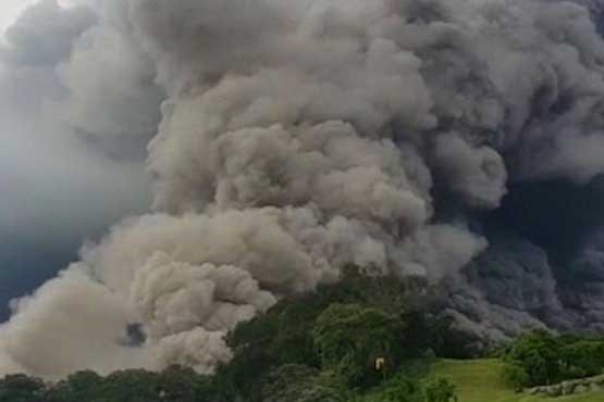 آتشفشان گواتمالا باز هم فوران کرد +عکس