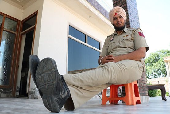 قدبلندترین افسر پلیس جهان +عکس