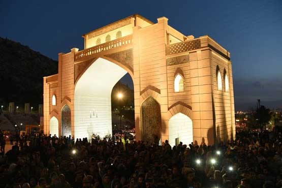 هزاران شمع در دروازه قرآن شیراز (+تصاویر)