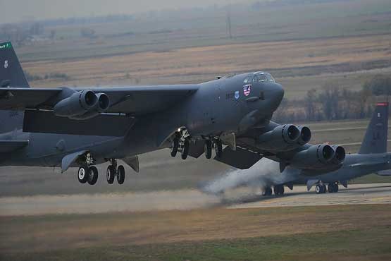 بمب افکن های بی -52 آمریکا وارد پایگاه العدید قطر شدند
