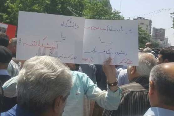 راهپیمایی جمعی از دانشجویان و مردم در اعتراض به حرمت‌شکنی در دانشگاه تهران