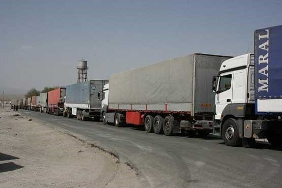 دستگیری ۳۰۰ تبعه بیگانه در داخل کامیون‌ های ترانزیت