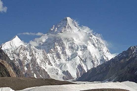 کوهنورد ایرانی دومین قله بلند جهان را فتح کرد