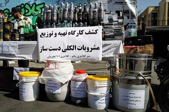 کشف ۳۶۳ لیتر مشروب دست‌ ساز در تهران (+تصاویر)