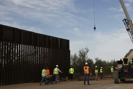 موافقت پنتاگون با ساخت 32 کیلومتر از دیوار مکزیک