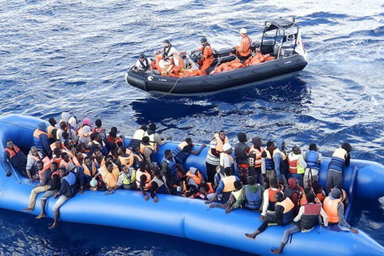 نجات ۱۵۶ مهاجر در دریای مدیترانه