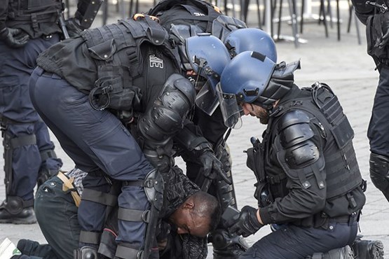 درگیری جلیقه زردها با پلیس فرانسه
