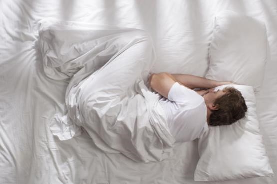بهترین حالت خوابیدن برای سلامت مغز کدام است؟