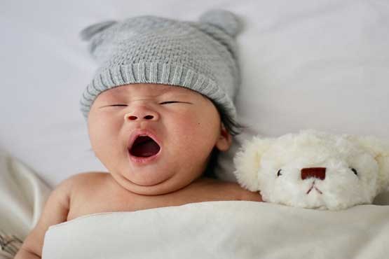 9 اشتباه رایج که والدین هنگام خواباندن نوزاد مرتکب می شوند