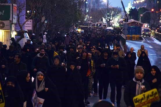 حرکت سحرگاهی مردم به سوی دانشگاه تهران