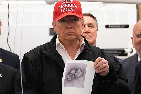 ترامپ: باید پزشک می‌شدم! (+عکس)