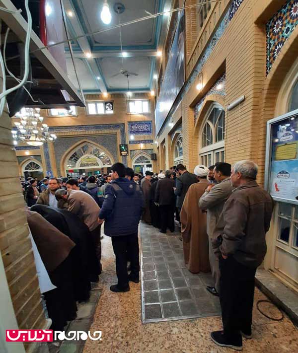 تصاویر جام جم آنلاین از حضور پرشور مردم در مسجد لرزاده (+تصاویر)