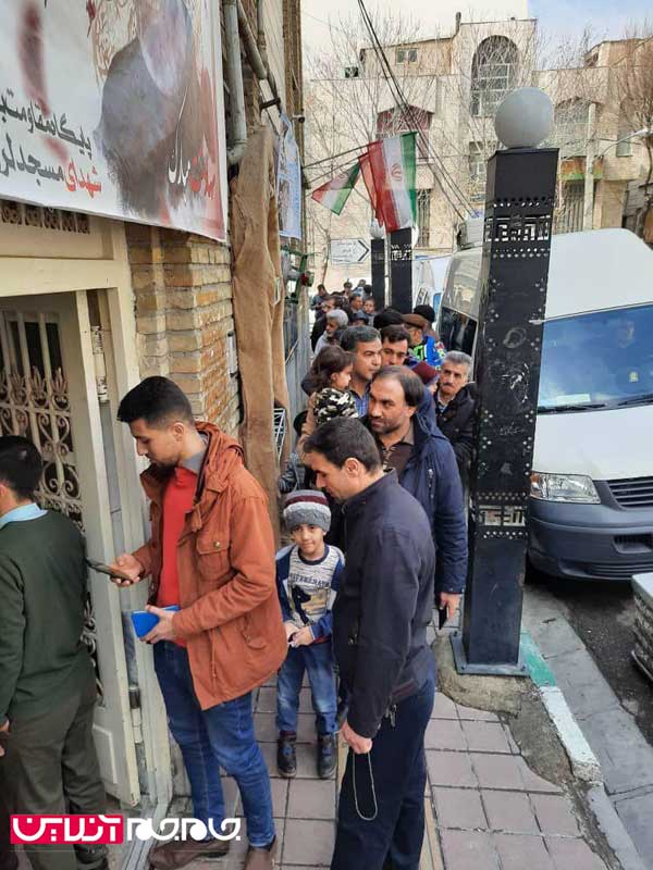 تصاویر جام جم آنلاین از حضور پرشور مردم در مسجد لرزاده (+تصاویر)