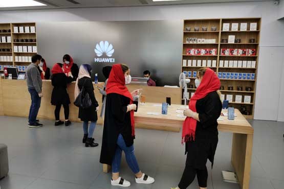 انجام تمهیدات ویژه بهداشتی در فروشگاههای منتخب هوآوی برای مقابله با ویروس کرونا انجام تمهیدات ویژه بهداشتی در فروشگاههای منتخب هوآوی برای مقابله با ویروس کرونا