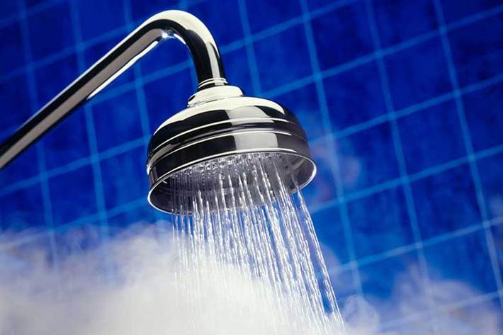دمای نرمال بدن شما، صرف نظر از دمای حمام، ۳۶/۵ تا ۳۷ درجه سانتیگراد است و حمام با آب بسیار داغ می‌تواند مضر باشد.
