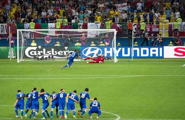 پیروزی ایتالیا مقابل انگلیس به لطف دست بوفون و پای پیرلو! (+تصاویر)