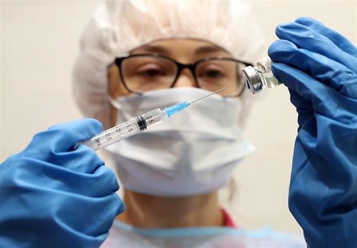 فناوری های سنتی به کار گرفته شده در تولید واکسن های کرونا در چین، امکان تولید این واکسن ها را در کوتاه مدت فراهم می کند و همین مساله باعث برتری زنجیره تامین واکسن های چینی در برابر واکسن های آمریکایی شده است.